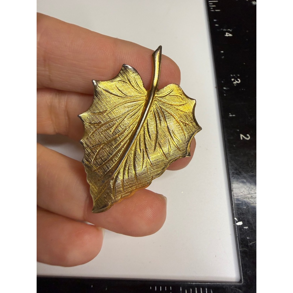 Vintage Gold Tone Textured Leaf Brooch Pin Mid Century Botanical Jewelry